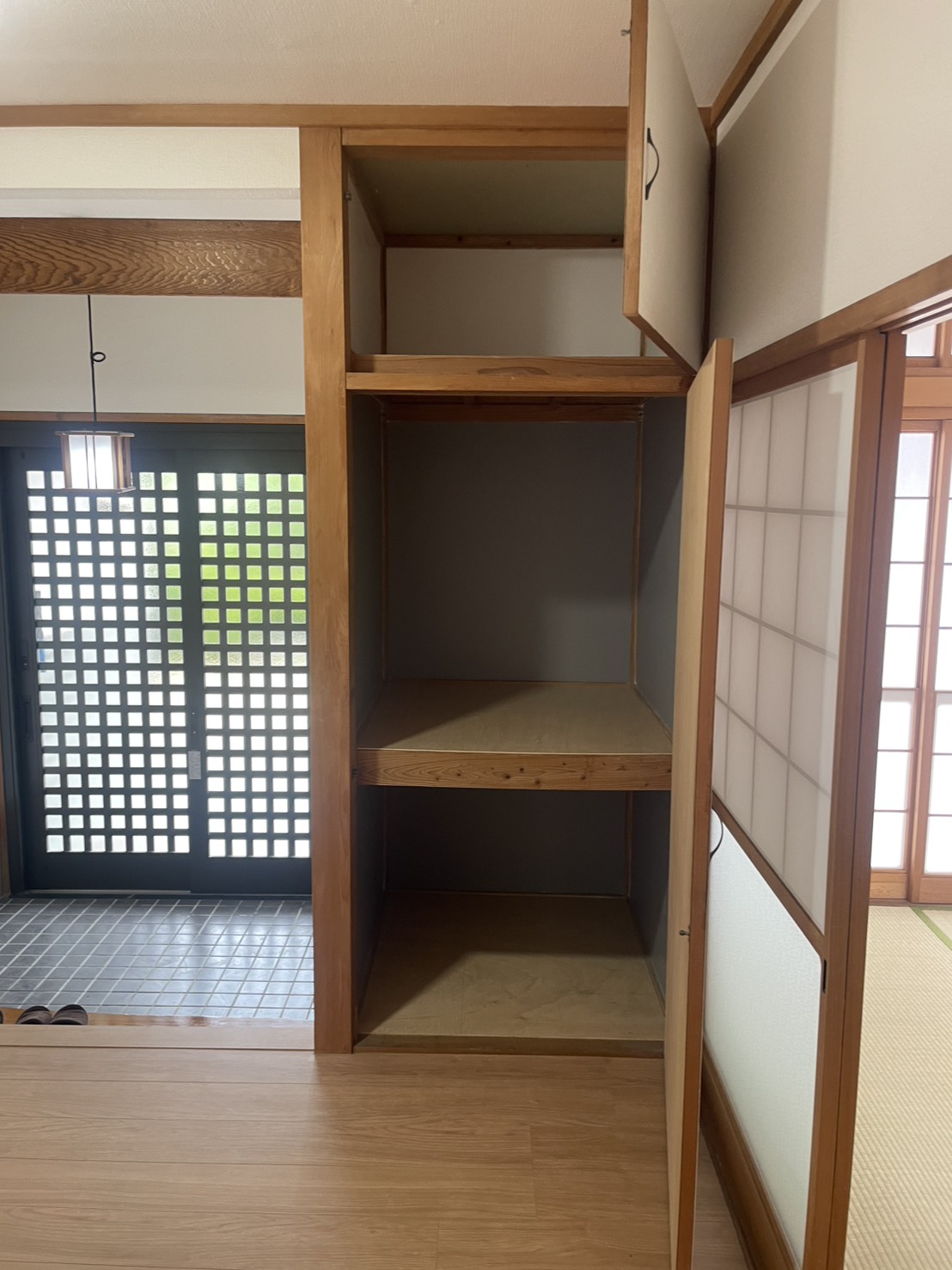 玄関横収納